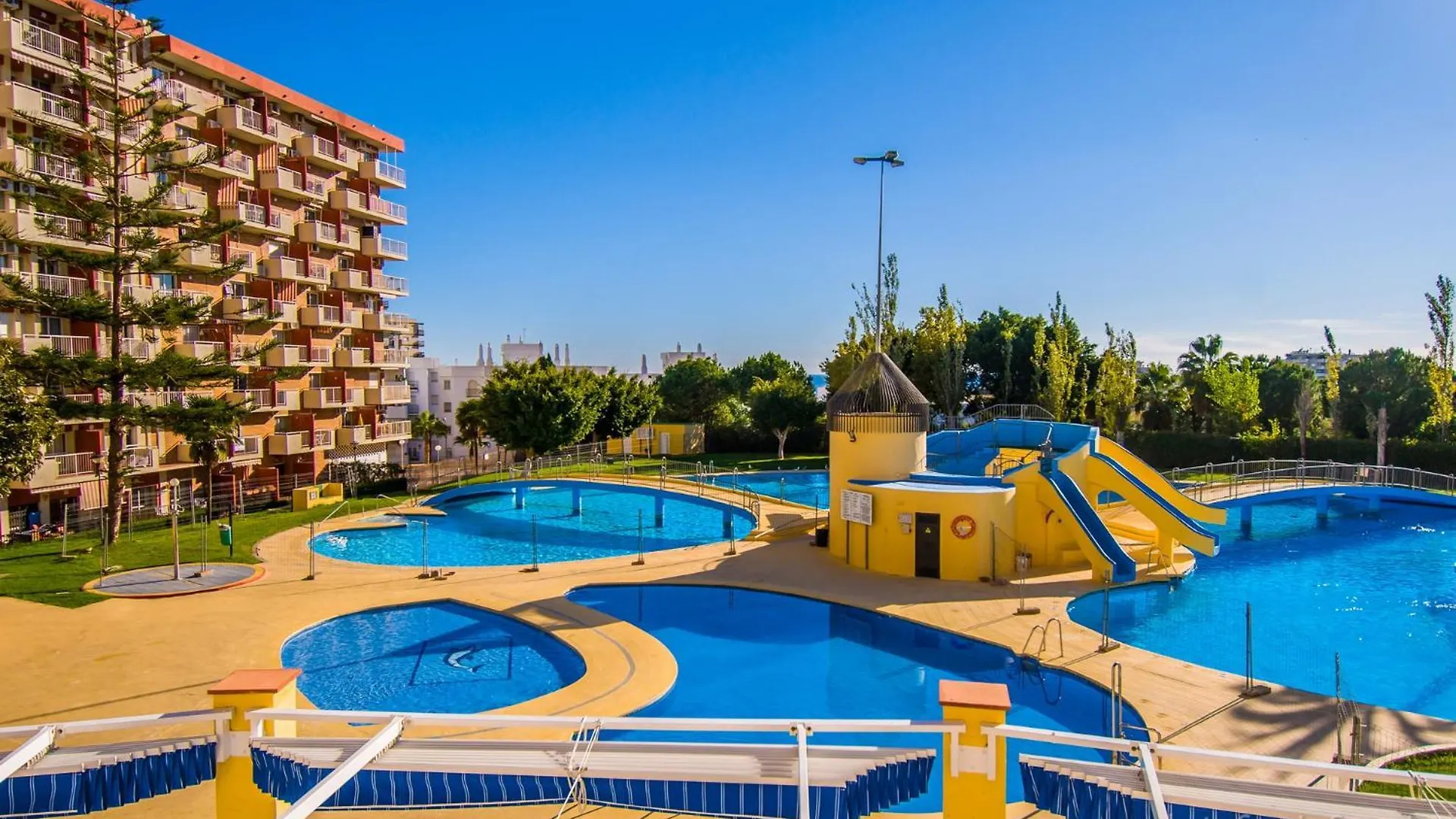 237 Minerva Apartamentos - PISCINA ABIERTA - EXCELENTE CONEXIÓN WIFI Málaga España
